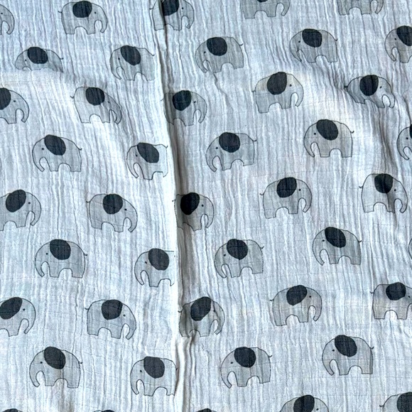 New🌟Anthropologie Muslin Swaddle Blankets - Baby Elephants - Picture 4 of 4